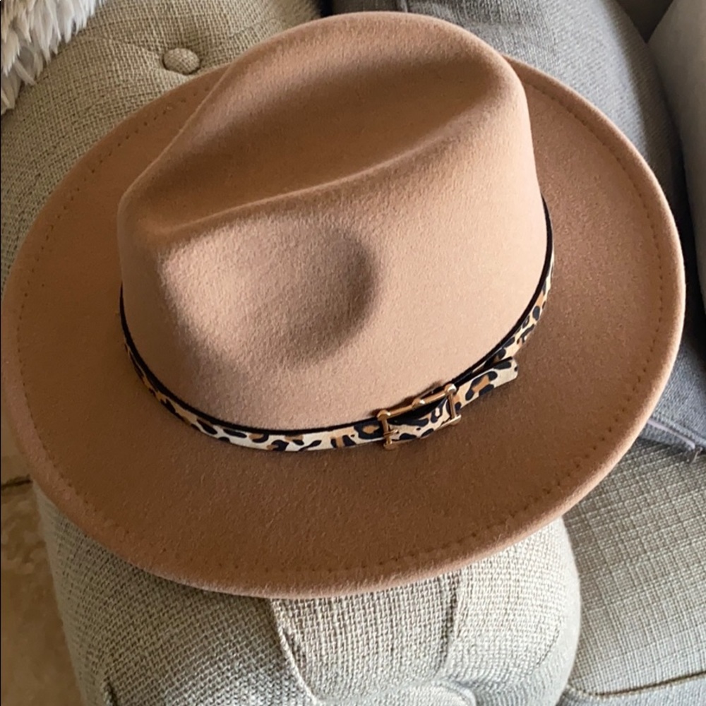 Felt fedora hat with animal band